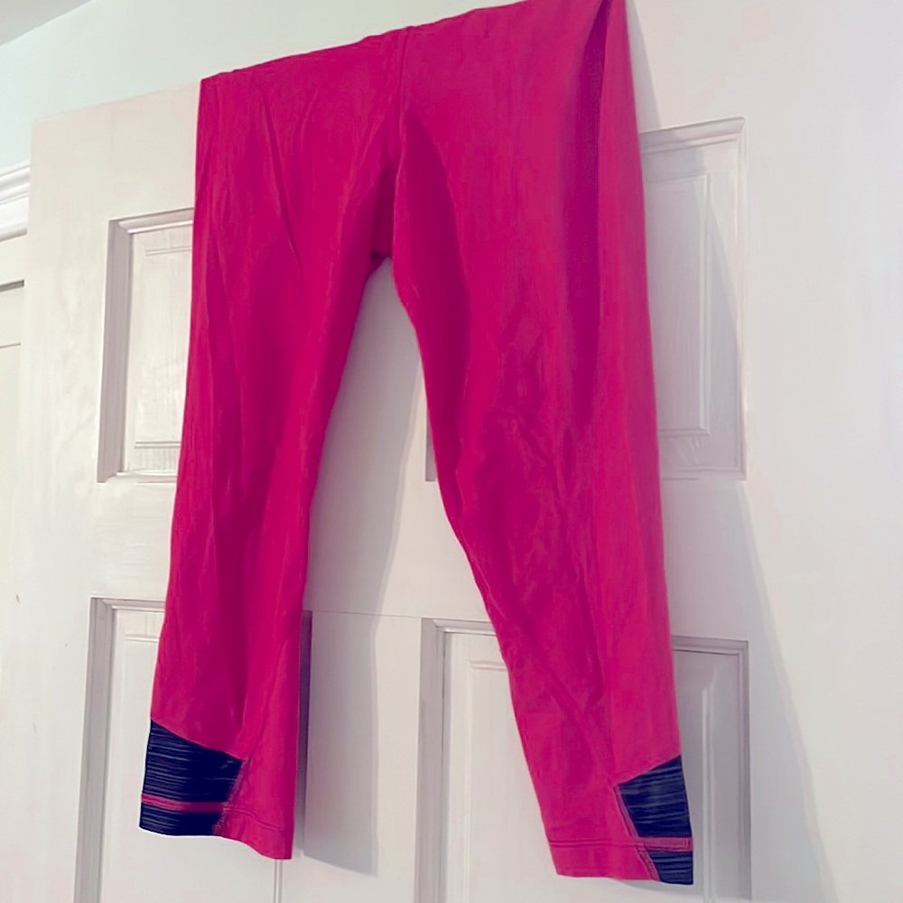 Under armour pink workout compression pants